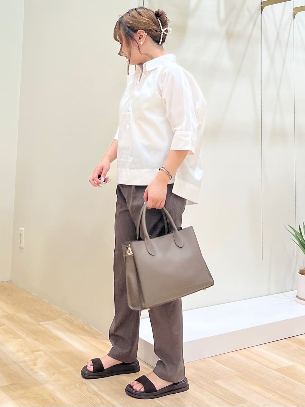みことさんの「grove｜【人間工学】中仕切りバイカラー2WAYトート」を使ったコーディネート