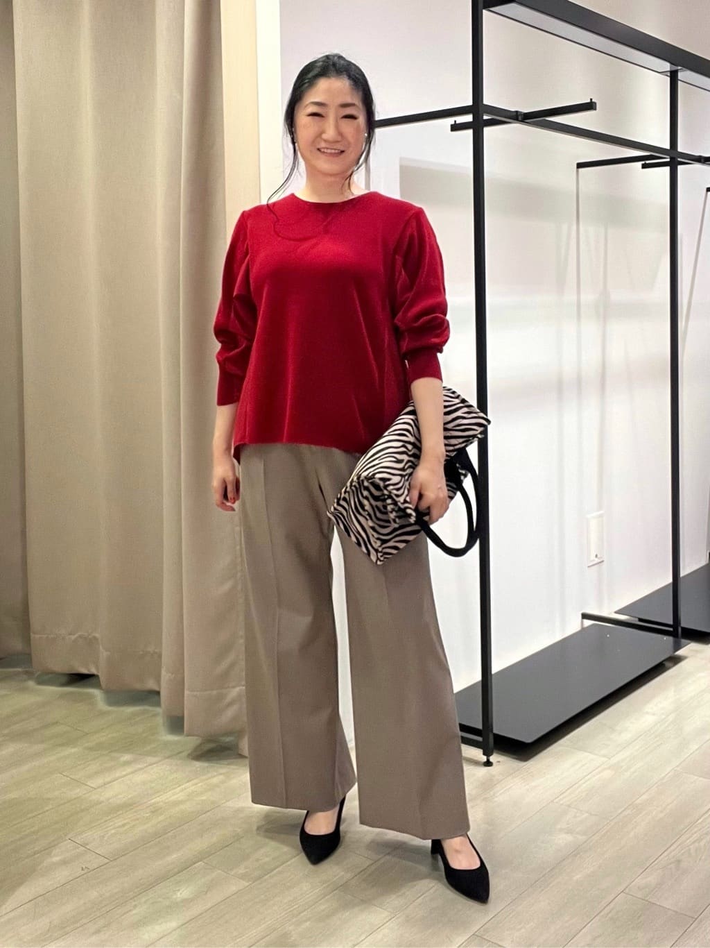 TOMOMIさんの「INDIVI｜【褒められパンツ】ワンタックワイドパンツ」を使ったコーディネート