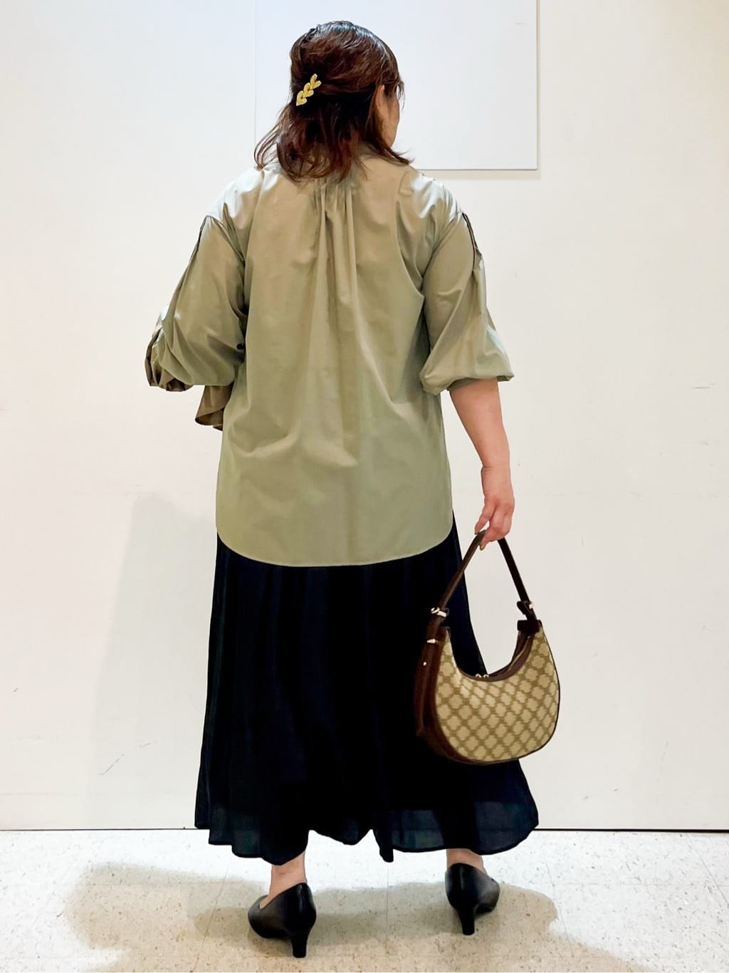 kimmyさんの「Reflect｜【程よいゆとり感／体型カバー】ピンタックデザインシャンブレーブラウス」を使ったコーディネート