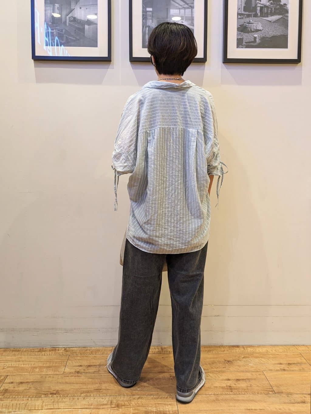 Akiさんの「SHOO･LA･RUE｜【S-LL】程よい透け感 ストライプ柄 お袖ギャザーデザインシャツ」を使ったコーディネート