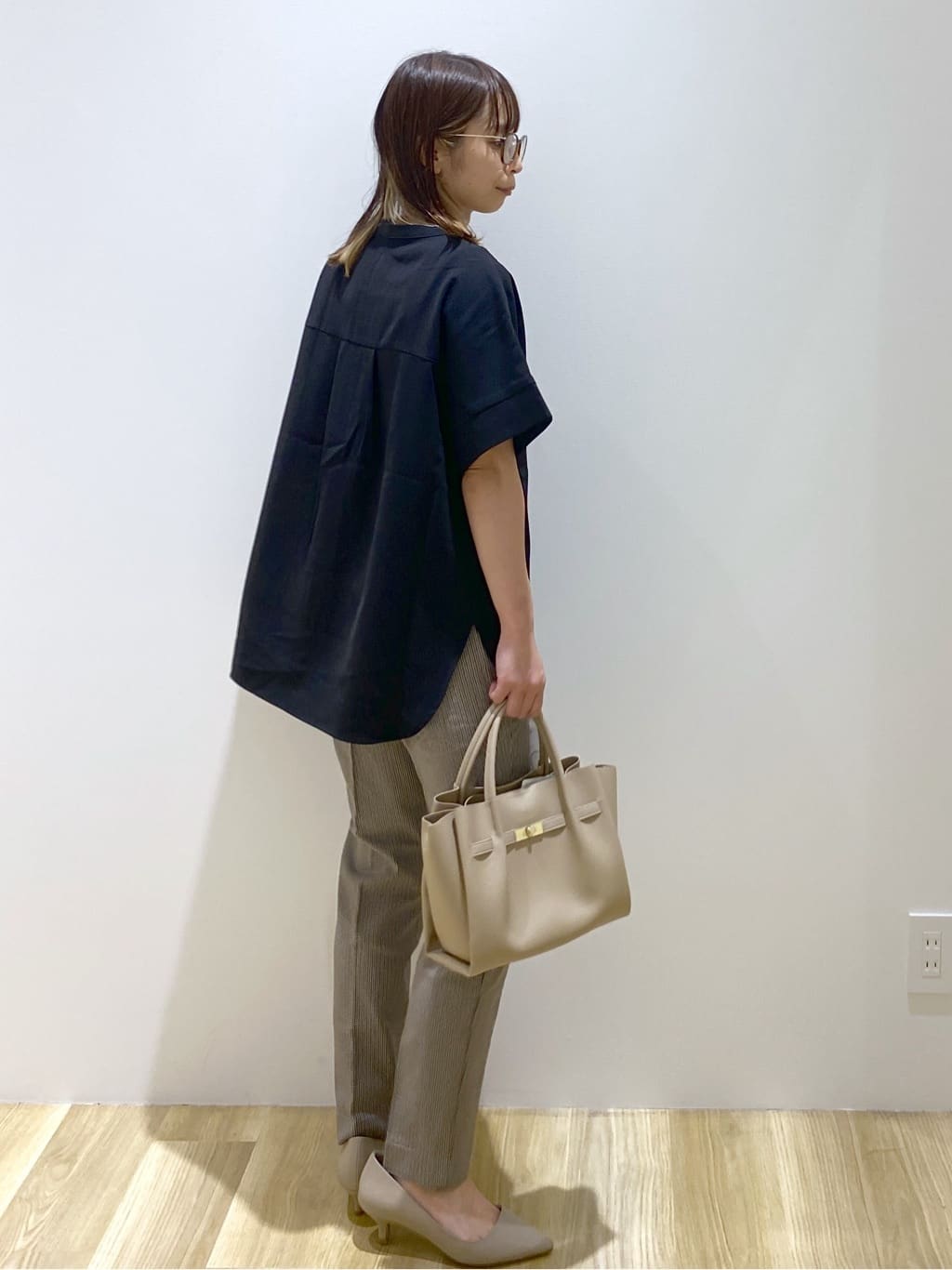 えりさんの「OPAQUE.CLIP｜《5色展開／SS-LLサイズ》スキッパー金ボタンブラウス／セットアップ対応【防シワ／ストレッチ／洗濯」を使ったコーディネート