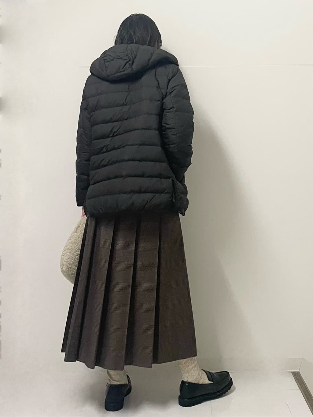 ISOさんの「Dessin｜【撥水・2WAY】ミュラーダウンコートミドル丈」を使ったコーディネート