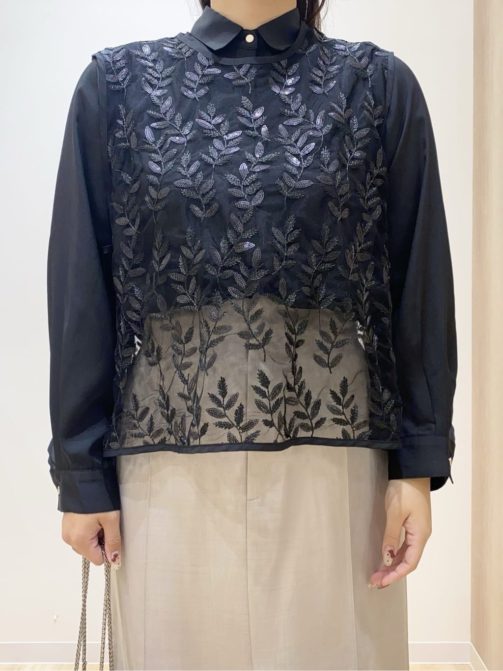 HANAさんの「grove｜リーフ刺繍スパンコールベスト＆ブラウスセット」を使ったコーディネート