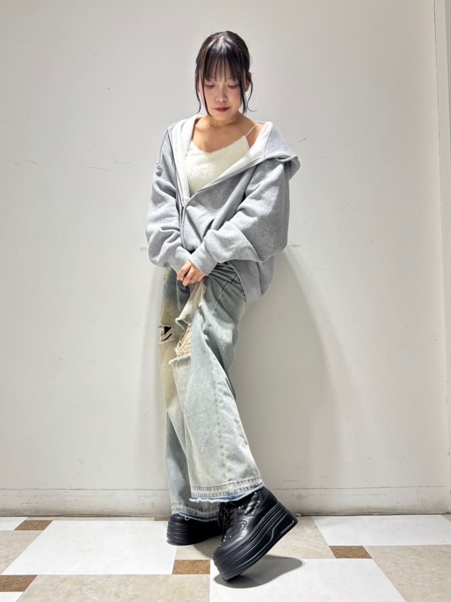 せらら⭐️さんの「ESPERANZA｜【EC先行販売】きゅんフィット厚底フラットキルティングスタッズスニーカー」を使ったコーディネート