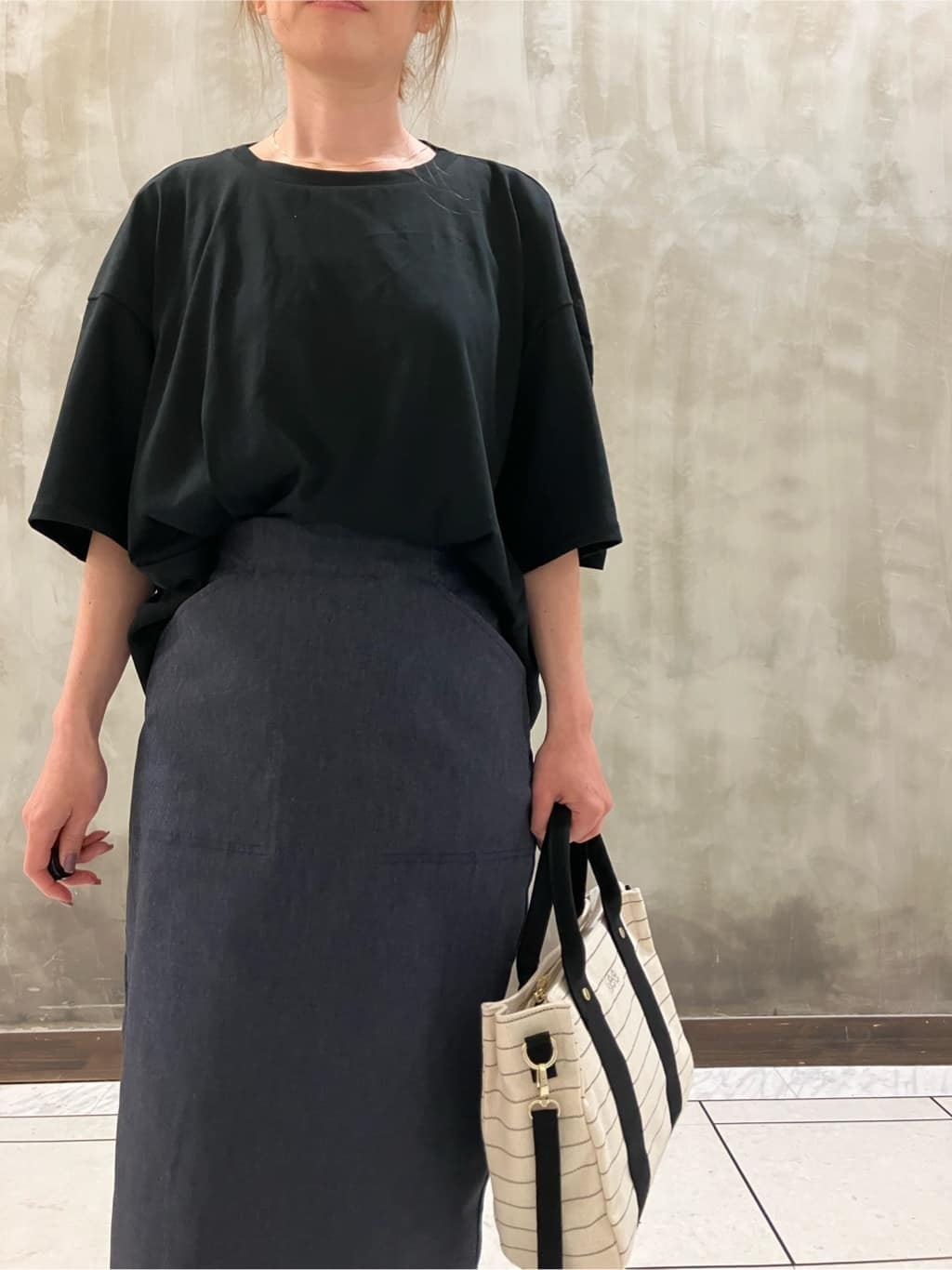 kozuさんの「grove｜後ろ姿で魅せる　バックドロストシャーリングTシャツ」を使ったコーディネート