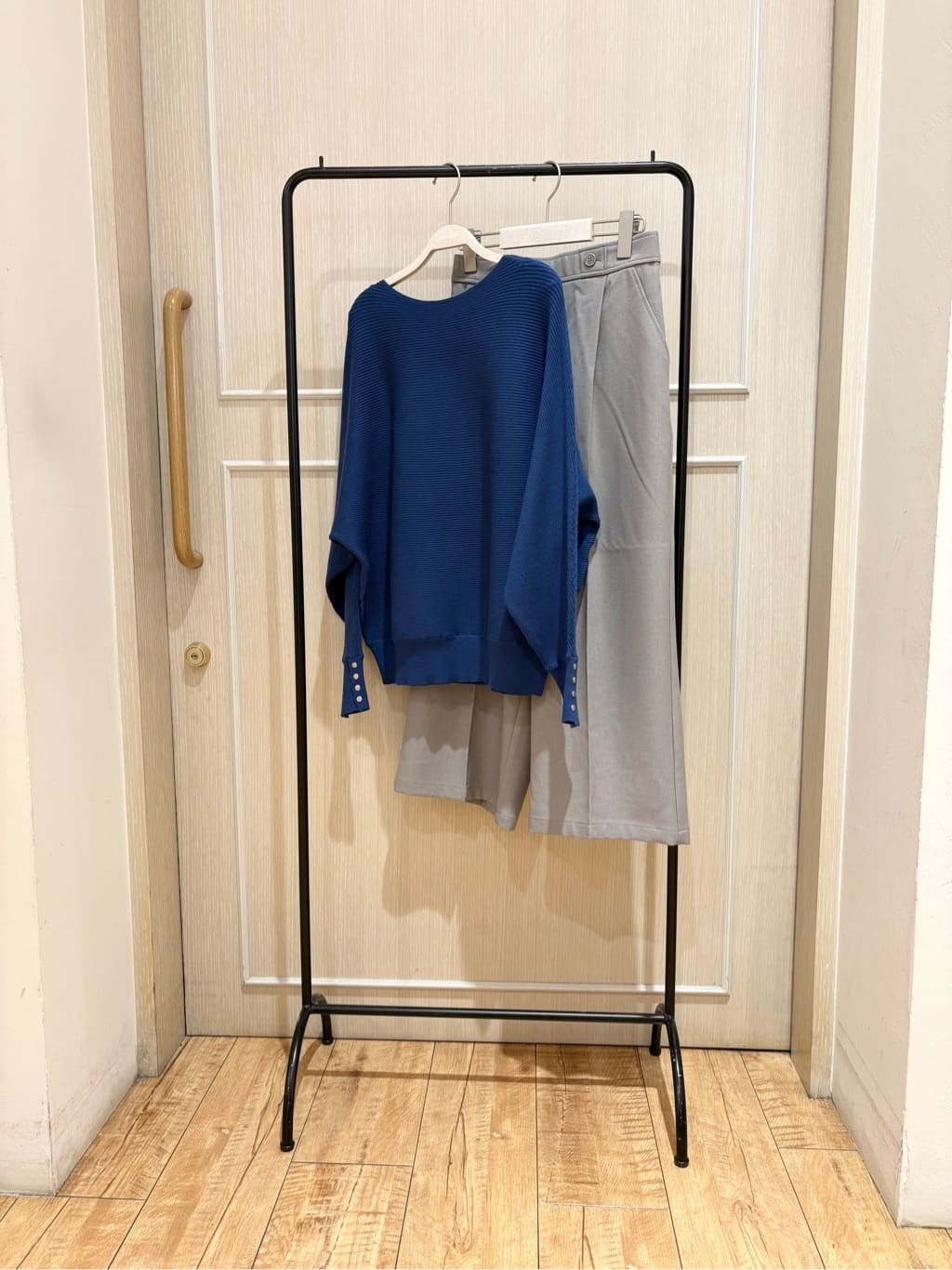 まるよOTさんの「SHOO･LA･RUE｜【着丈選べる】大人のきれいめスタイルに ウールフィール ワイドパンツ」を使ったコーディネート