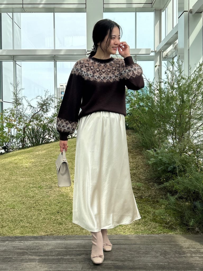 shinoさんの「Couture brooch｜シルキーヘビーサテンスカート」を使ったコーディネート