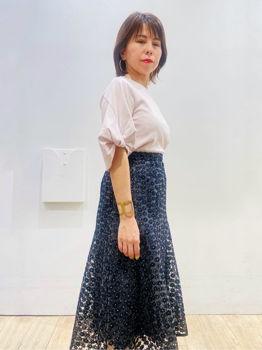 YUKOさんの「index｜パフスリーブツイストタックトップス【洗濯機可／接触冷感／UVケア】」を使ったコーディネート