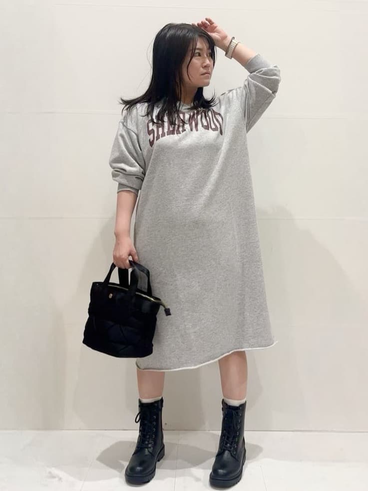 Minさんの「OPAQUE.CLIP｜ロゴプリント裏毛ワンピース【洗濯機OK】」を使ったコーディネート