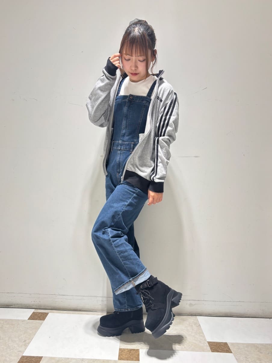 せらら⭐️さんの「ESPERANZA｜レースアップバックル厚底ブーツ」を使ったコーディネート