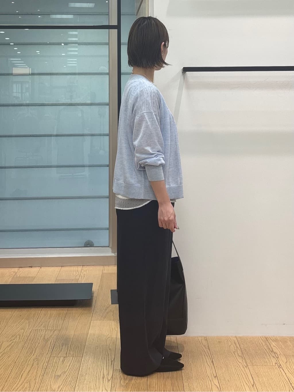 asamiさんの「INDIVI｜【褒められパンツ／洗える／ウエストゴム】ワイドタックパンツ」を使ったコーディネート