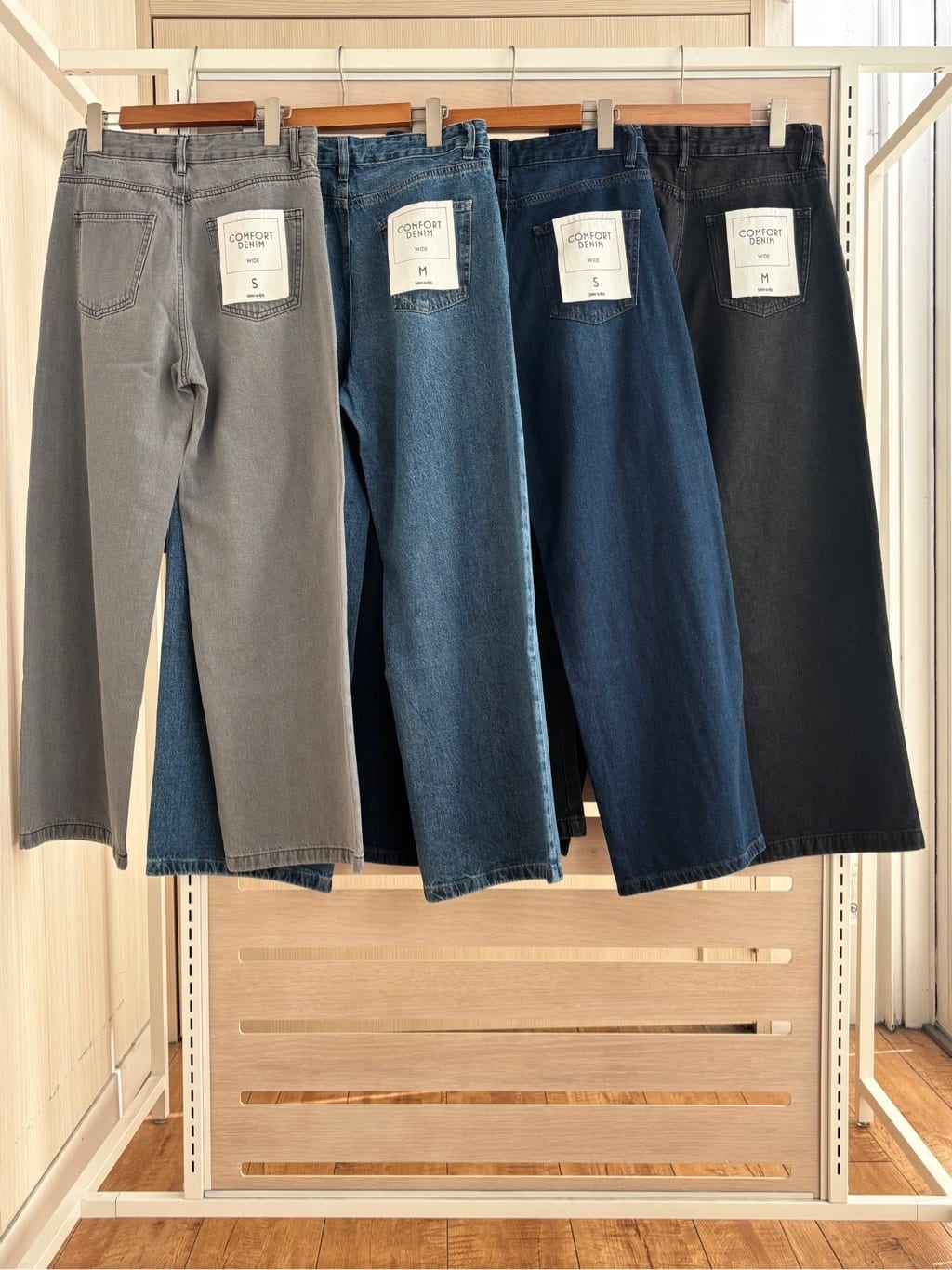 もち。さんの「SHOO･LA･RUE｜【洗濯機可/S-LL】1枚で華やか フリルドッキングトップス」を使ったコーディネート