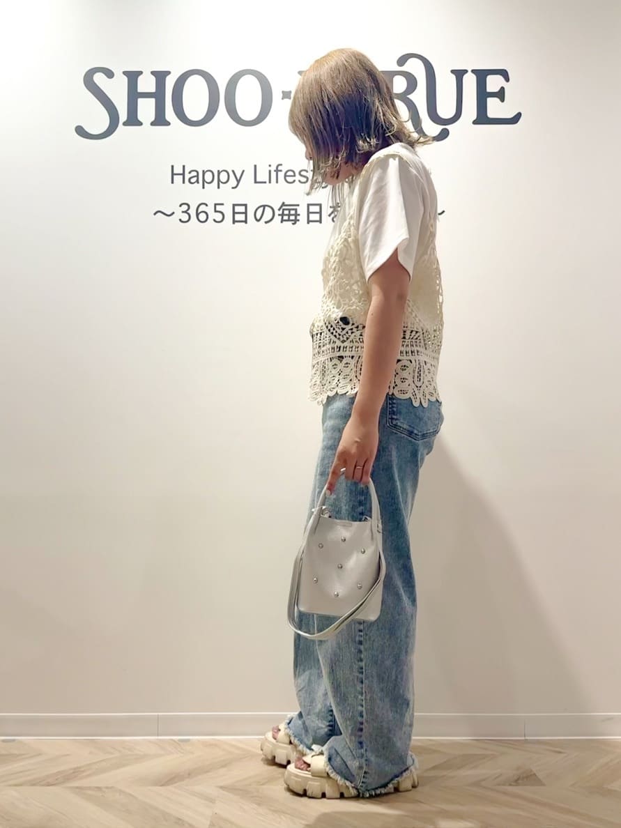 netさんの「SHOO･LA･RUE｜【2点セット/ひんやり】レースビスチェ＋Tシャツ」を使ったコーディネート