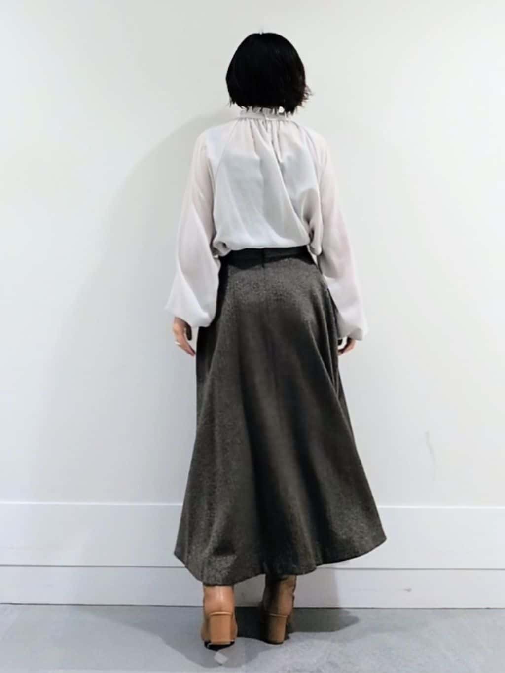 ミズタさんの「UNTITLED｜【エレガント/お仕事着にも】スタンドフリルネック ブラウス」を使ったコーディネート