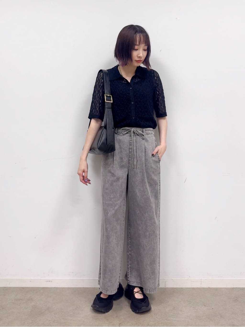 𝐜𝐡𝐢𝐤𝐚さんの「SHOO･LA･RUE｜【セットアップ可/S-LL】リボン付き イージーワイドデニムパンツ」を使ったコーディネート