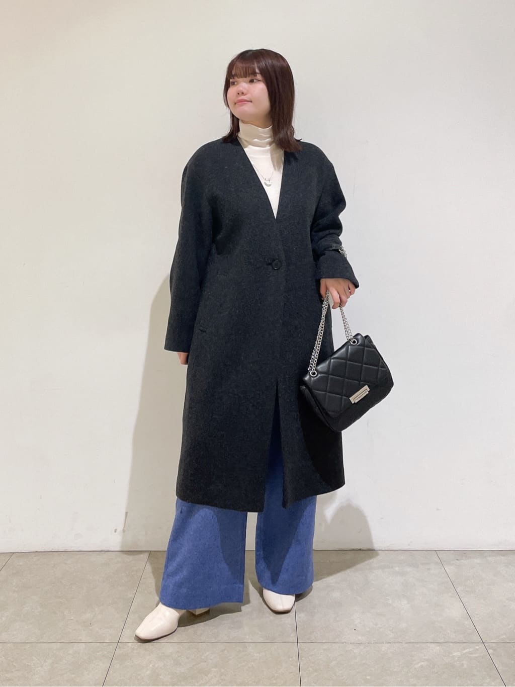 emikaさんの「INDIVI｜【軽量／ウール混】ライトフォルム ロングコート」を使ったコーディネート