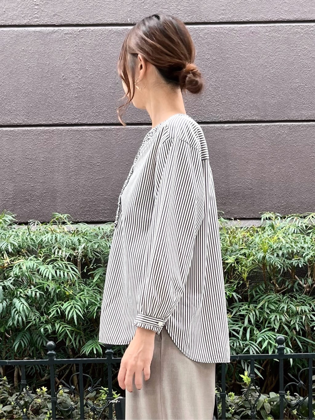 shioriさんの「INDIVI｜【洗える】胸元タックフリル長袖ブラウス」を使ったコーディネート