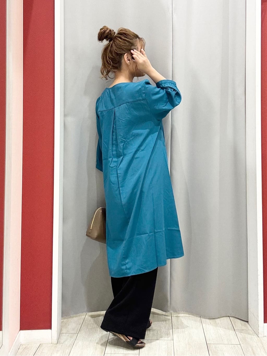 shioさんの「SHOO･LA･RUE｜【S-LL/ストレッチ】脚のラインを拾いにくい スマートワイドパンツ」を使ったコーディネート
