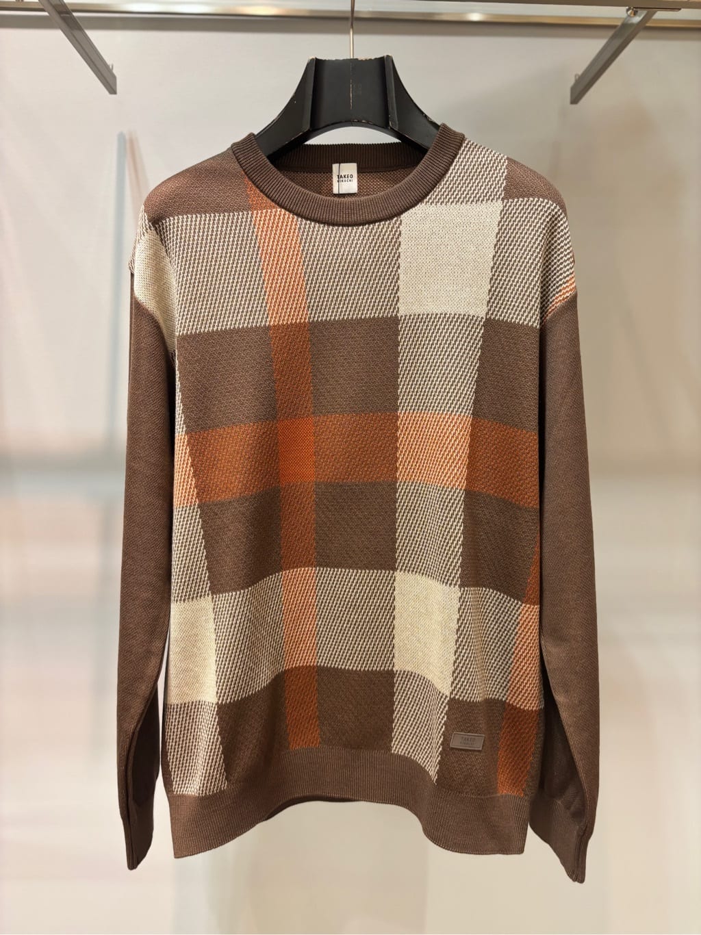 ヒナさんの「TAKEO KIKUCHI｜【Made in JAPAN】ビッグチェック＆スライドパズル柄 ニット」を使ったコーディネート