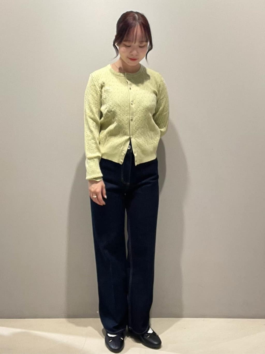 mikiさんの「OPAQUE.CLIP｜クルーネックケーブルカーディガン【洗濯機OK】」を使ったコーディネート