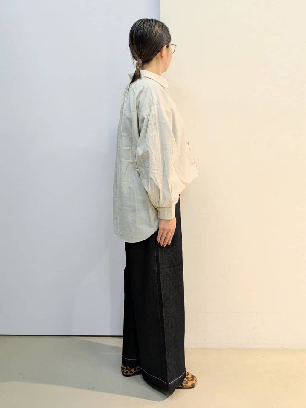 kotoさんの「THE SHOP TK｜インしてる風にも着られるチェックシャツ」を使ったコーディネート
