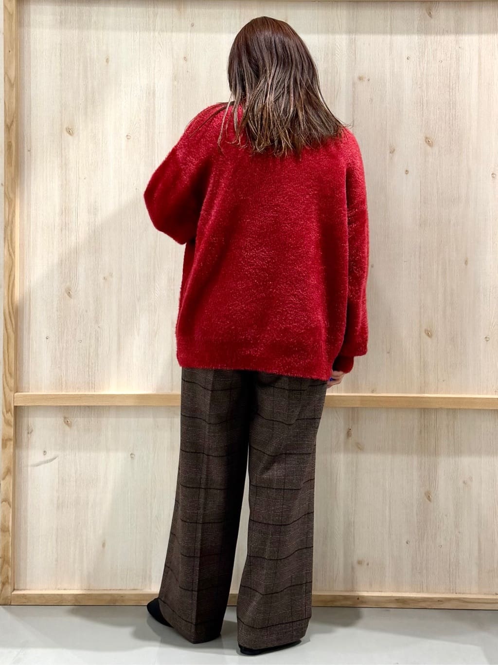 nanaさんの「THE SHOP TK｜ベルベットフェザー ロゴニットプルオーバー」を使ったコーディネート