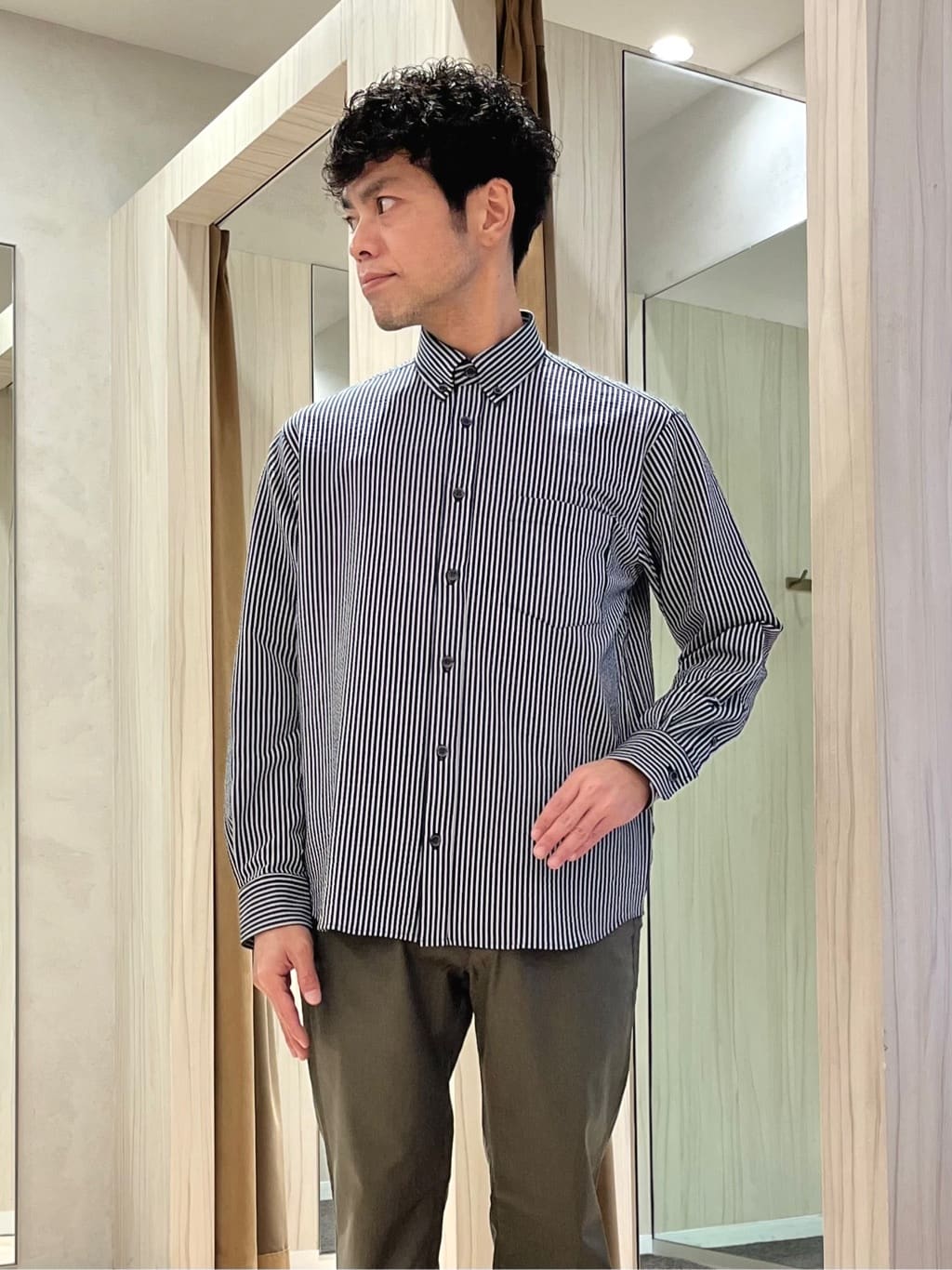URAさんの「TAKEO KIKUCHI｜【抗菌防臭/シーズンレス】シアサッカー ジャージシャツ」を使ったコーディネート