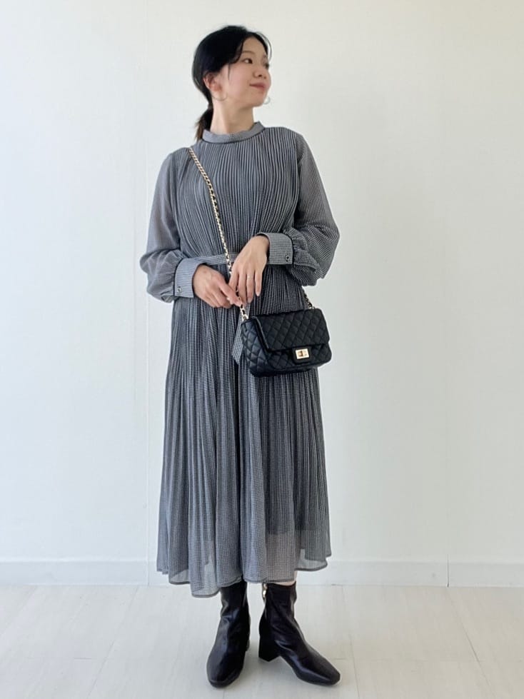 Mori Moriさんの「index｜《5色展開／S-3Lサイズ》プリーツフレアワンピース【洗濯機OK／防シワ】」を使ったコーディネート