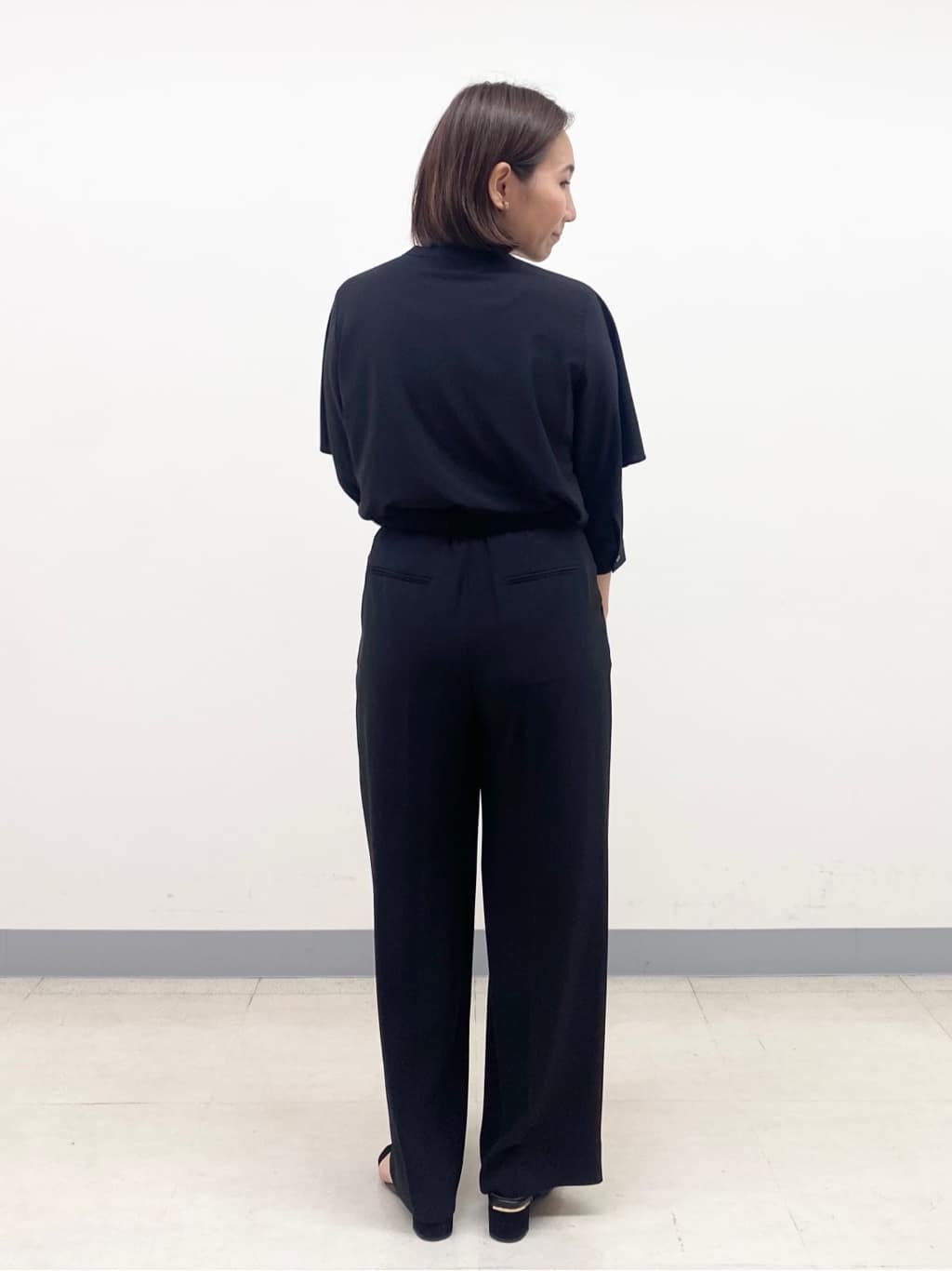 YUKARIさんの「INDIVI｜【羽織りとしても活躍！】ケープカラーブラウス」を使ったコーディネート