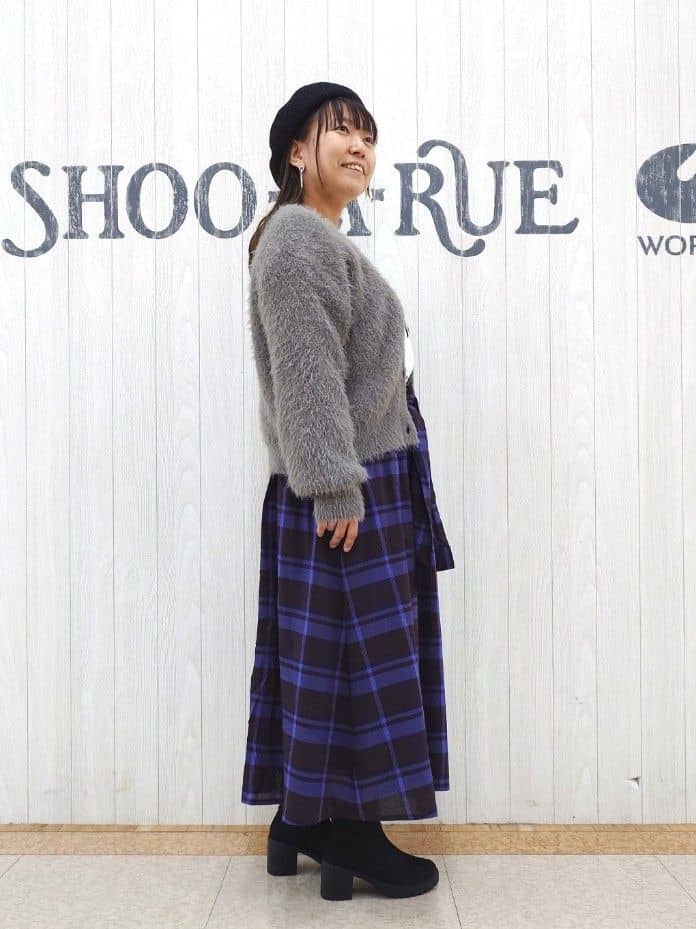 とろろさんの「SHOO･LA･RUE｜【洗濯機可/S-LL】周りと差がつく チェーンステッチロゴロンT」を使ったコーディネート