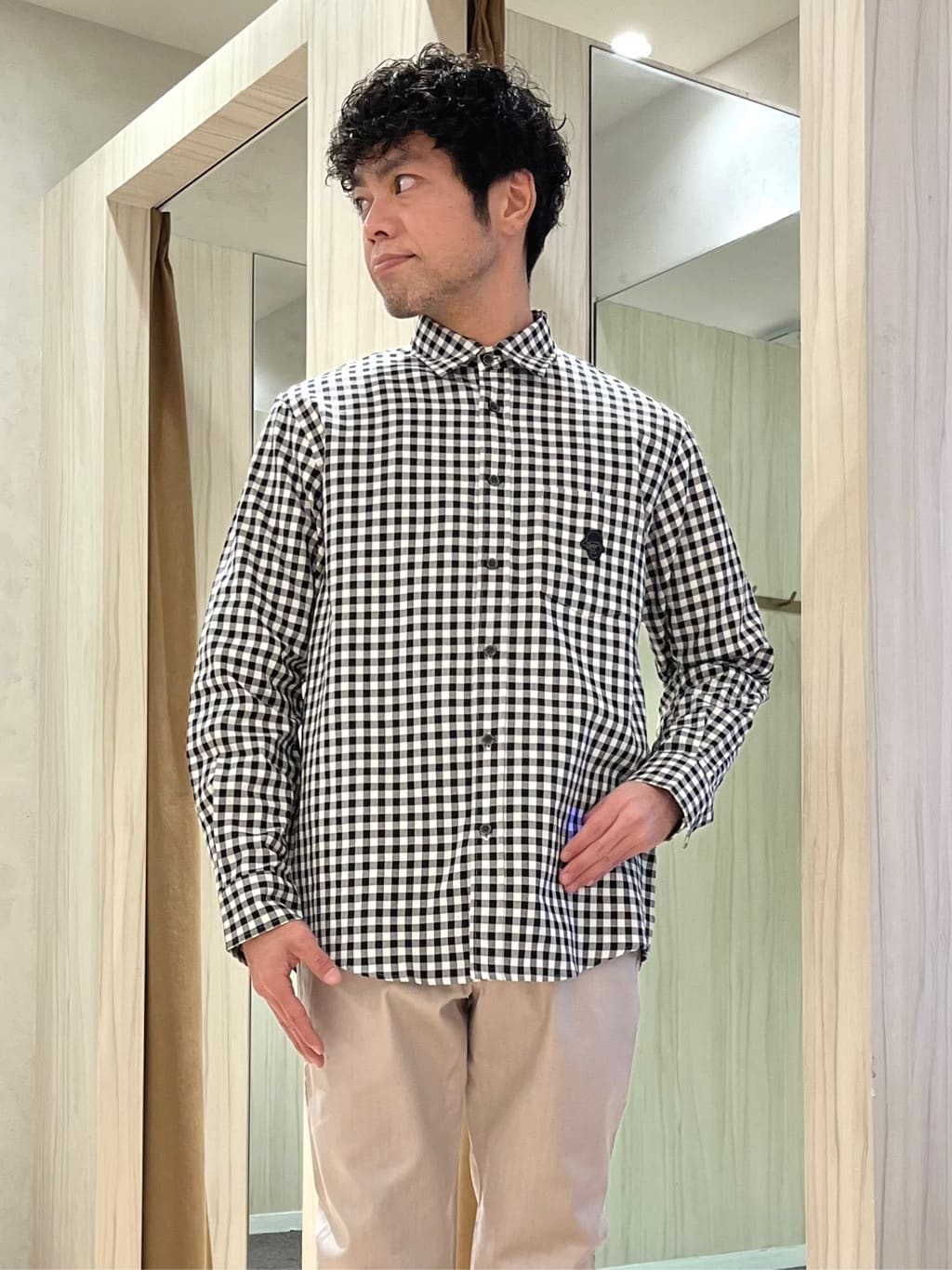 URAさんの「TAKEO KIKUCHI｜アンチピリング ジップアップ ニット」を使ったコーディネート