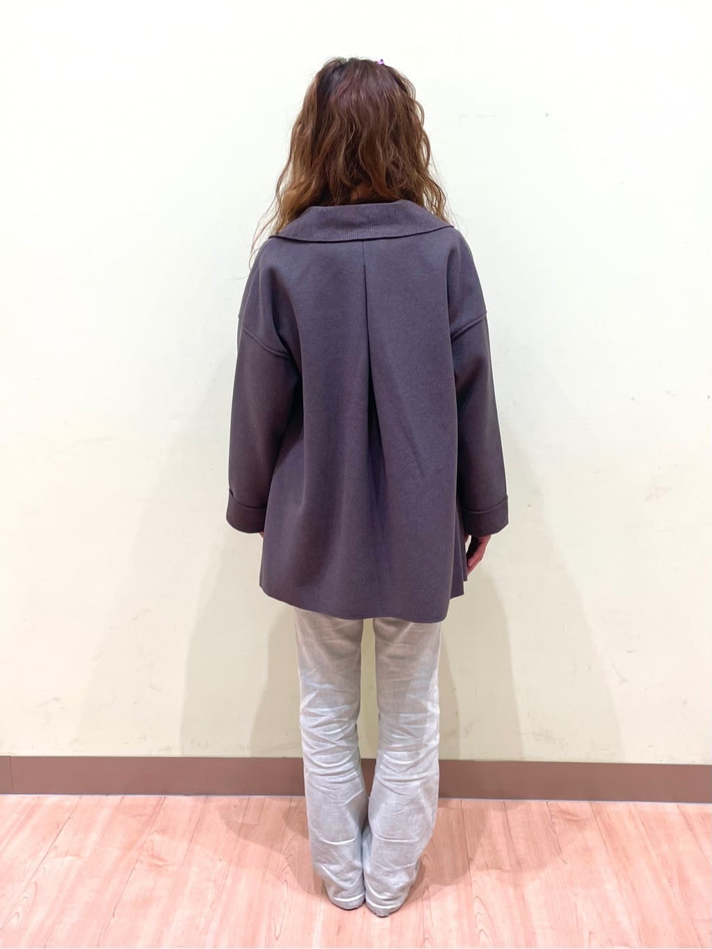 a.nishiさんの「【手洗い可】フェザーヤーンVネックニット」を使ったコーディネート