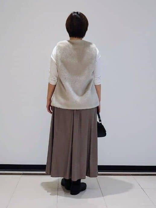gissyさんの「INDIVI｜レザー調ギャザースカート」を使ったコーディネート