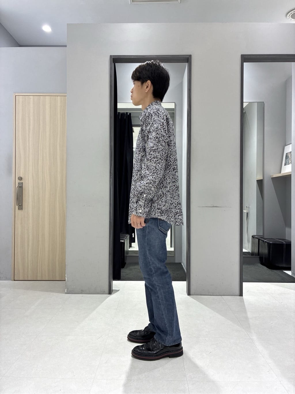 わいずみさんの「TAKEO KIKUCHI｜【3D ナイロン ストレッチ】スタンドカラー シャツブルゾン」を使ったコーディネート