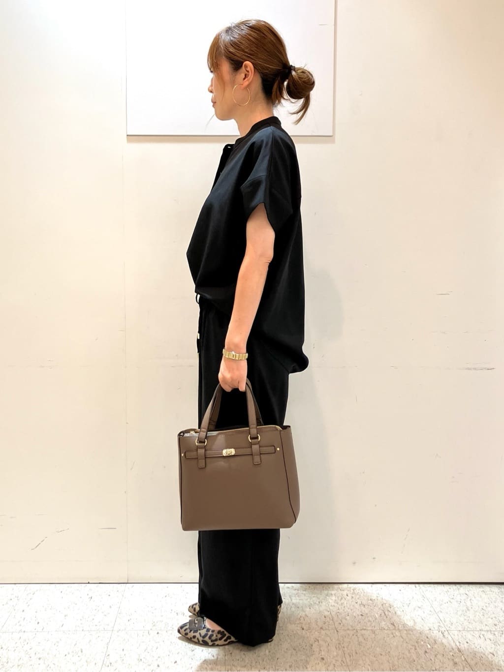 kozuさんの「Reflect｜【E‐QUALITY／ウエスト総ゴム／セットアップ／単品使いOK◎】ブラウス＋ストレートパンツセット」を使ったコーディネート