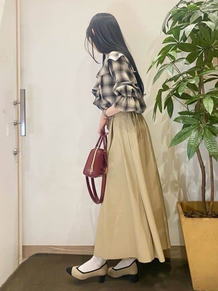 AYUMIさんの「SHOO･LA･RUE｜【S-LL】大人の抜け感 合皮フレアスカート」を使ったコーディネート
