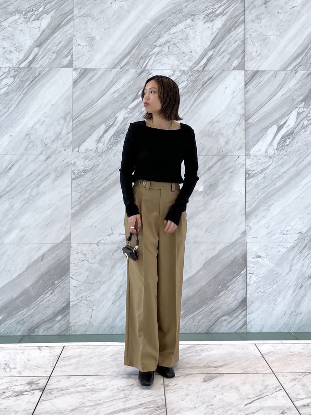 Harukaさんの「INDIVI｜【再入荷】アシメオフショルニット」を使ったコーディネート