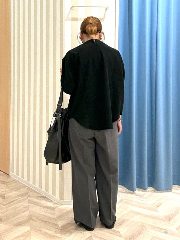 えみ子さんの「SHOO･LA･RUE｜【高レビュー/洗濯後しわになりにくい】1枚でサマ見え 8分袖ドルマンブラウス」を使ったコーディネート