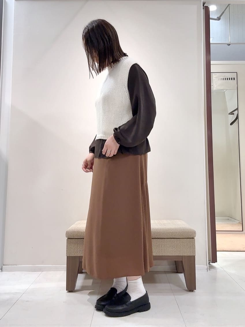 YUIさんの「UNTITLED｜【レイヤード/前ボタン】2WAYニットベスト」を使ったコーディネート