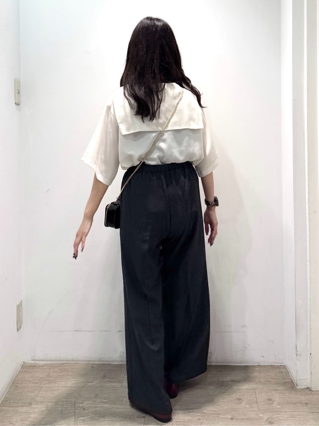 yuicciさんの「OPAQUE.CLIP｜ヴィンテージサテンセーラーカラーブラウス【洗濯機洗い可】」を使ったコーディネート