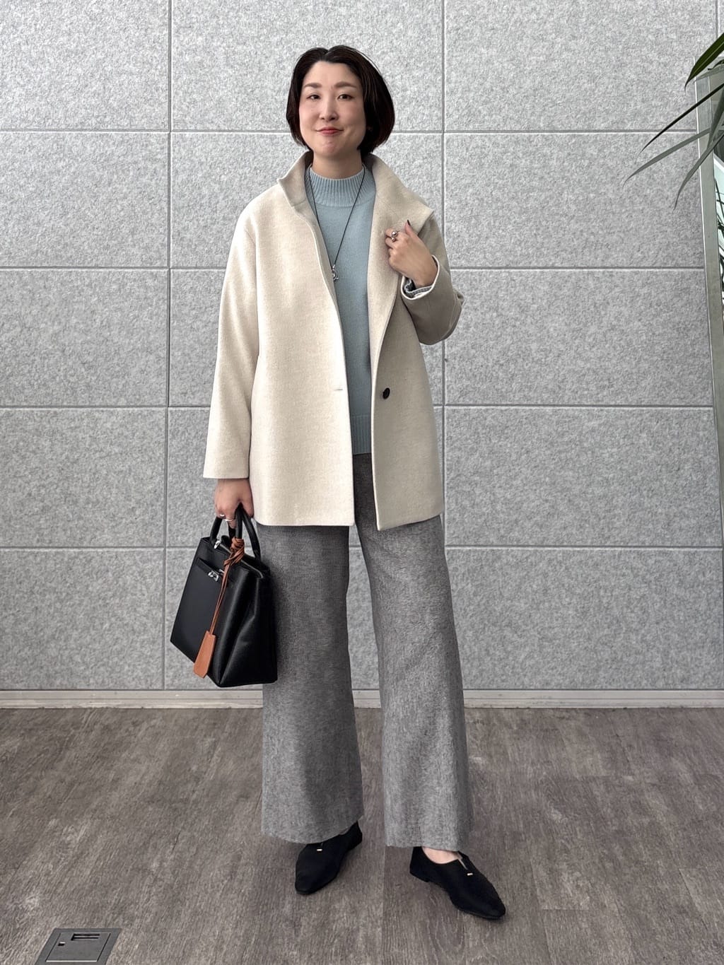 yuriさんの「INDIVI｜【冬ニット人気NO．1！／カシミヤ混】ミドルゲージハイネックニット」を使ったコーディネート