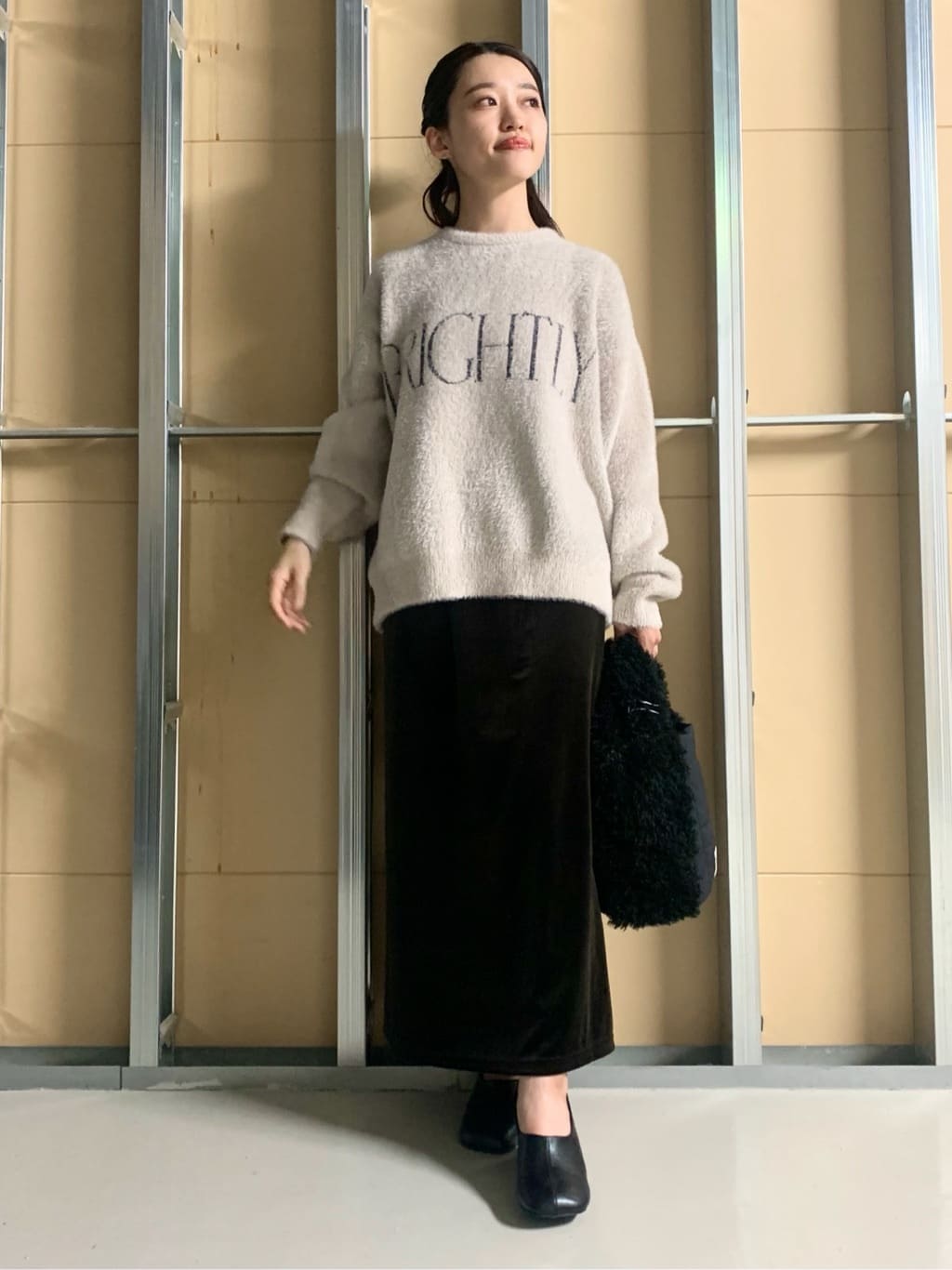 sahoさんの「THE SHOP TK｜ベルベットフェザー ロゴニットプルオーバー」を使ったコーディネート