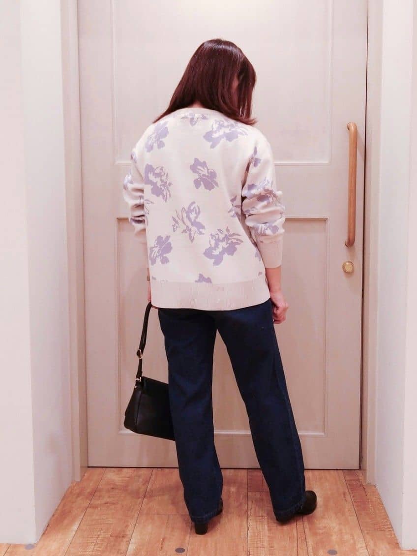 みーさんの「SHOO･LA･RUE｜【S-LL】程よくゆったりな 柔らかデニムテーパードパンツ」を使ったコーディネート