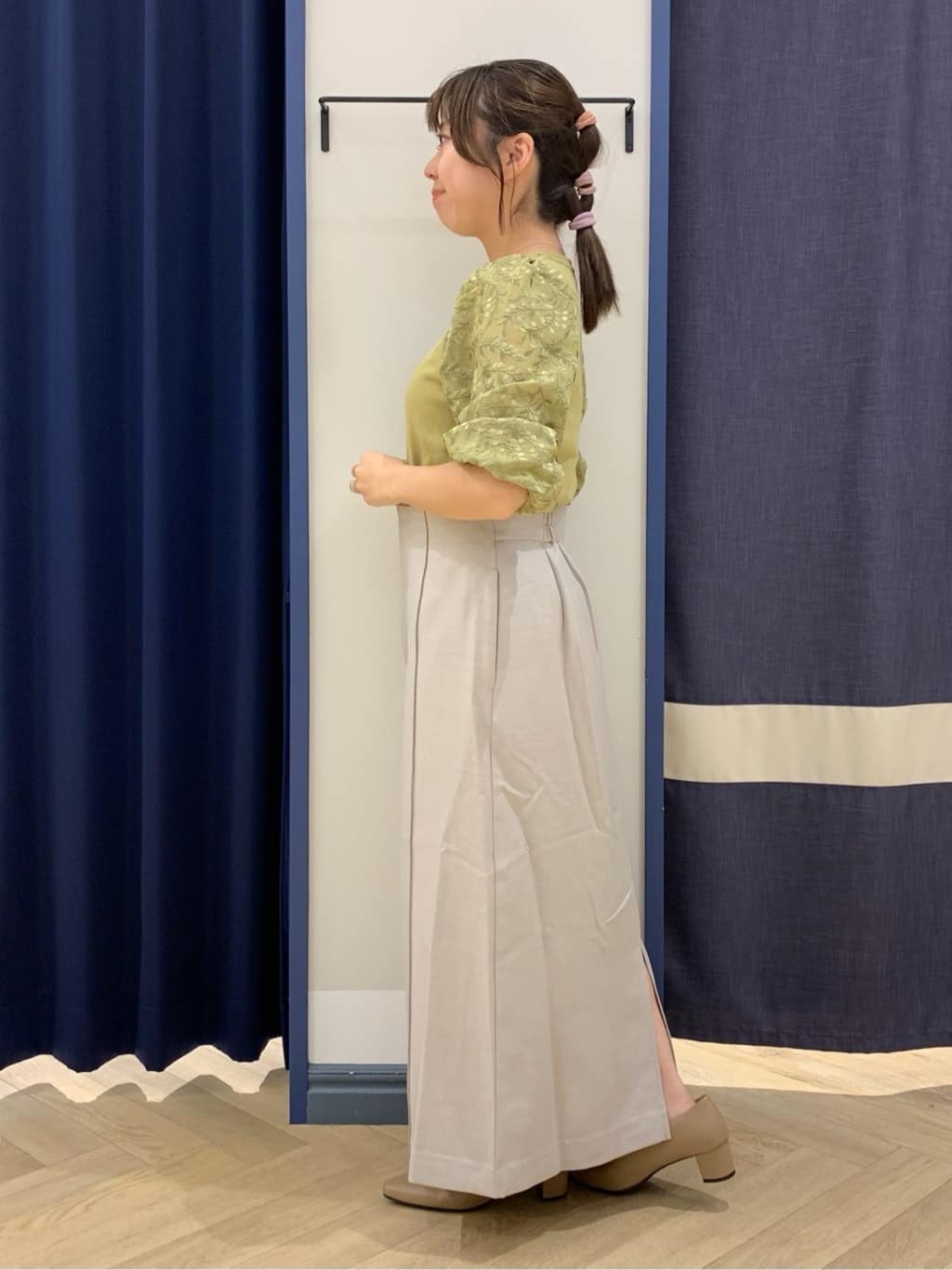 mokaさんの「grove｜【二の腕カバー】繊細さと上品さをまとう袖刺繍プルオーバーニット」を使ったコーディネート