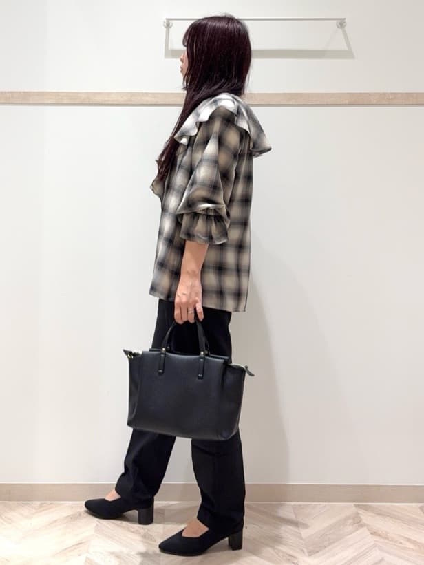 nanaさんの「SHOO･LA･RUE｜【S-LL】1枚で華やか チェック柄フリルブラウス」を使ったコーディネート