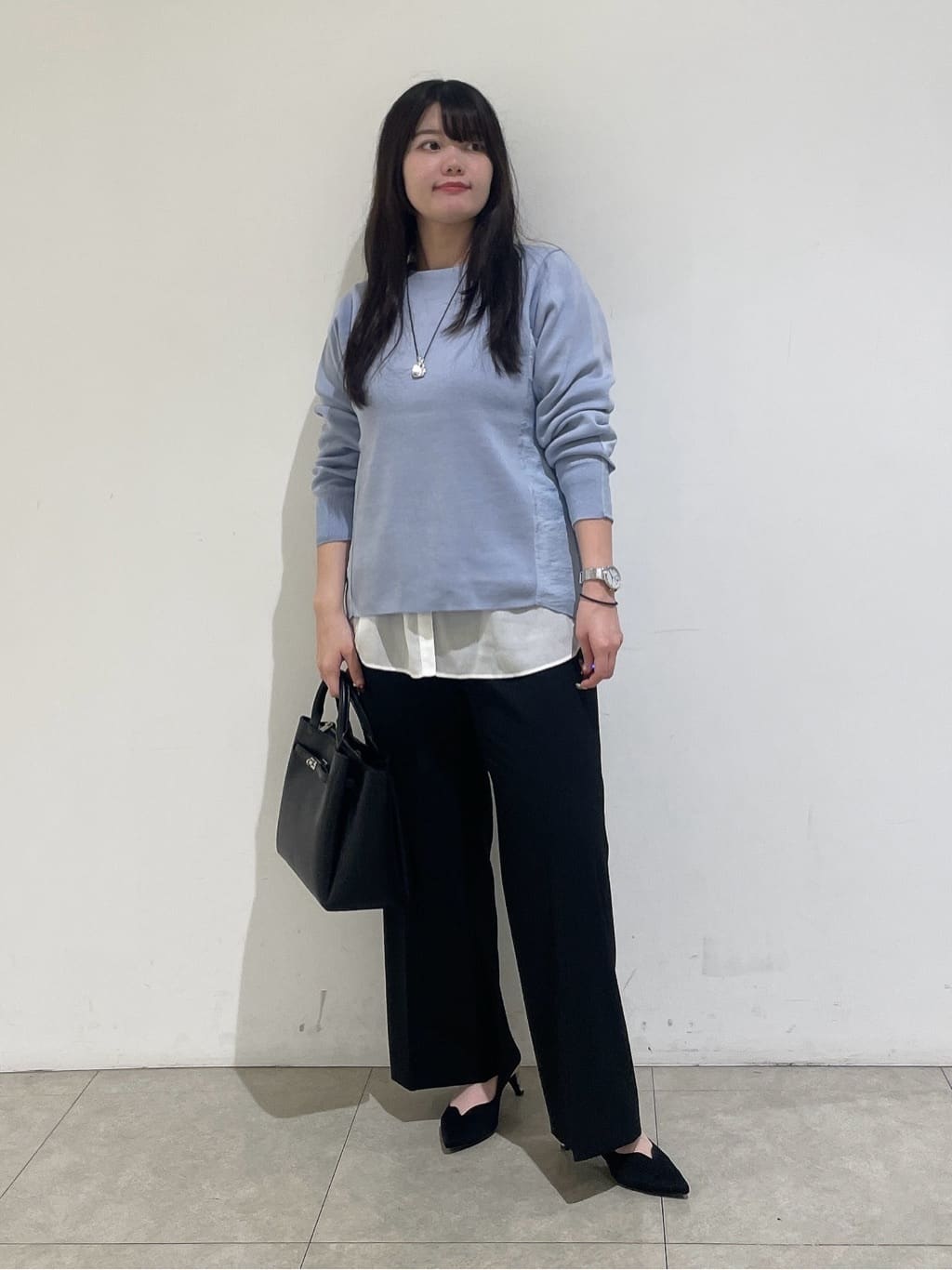 emikaさんの「INDIVI｜【洗える／選べる8色】トーンアップニット」を使ったコーディネート