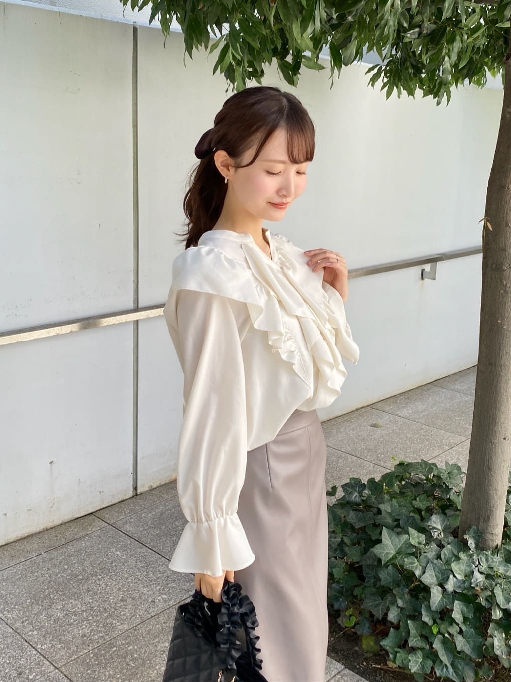 みさかさんの「index｜フリルデザインスキッパーブラウス【洗濯機OK／イージーアイロン】」を使ったコーディネート