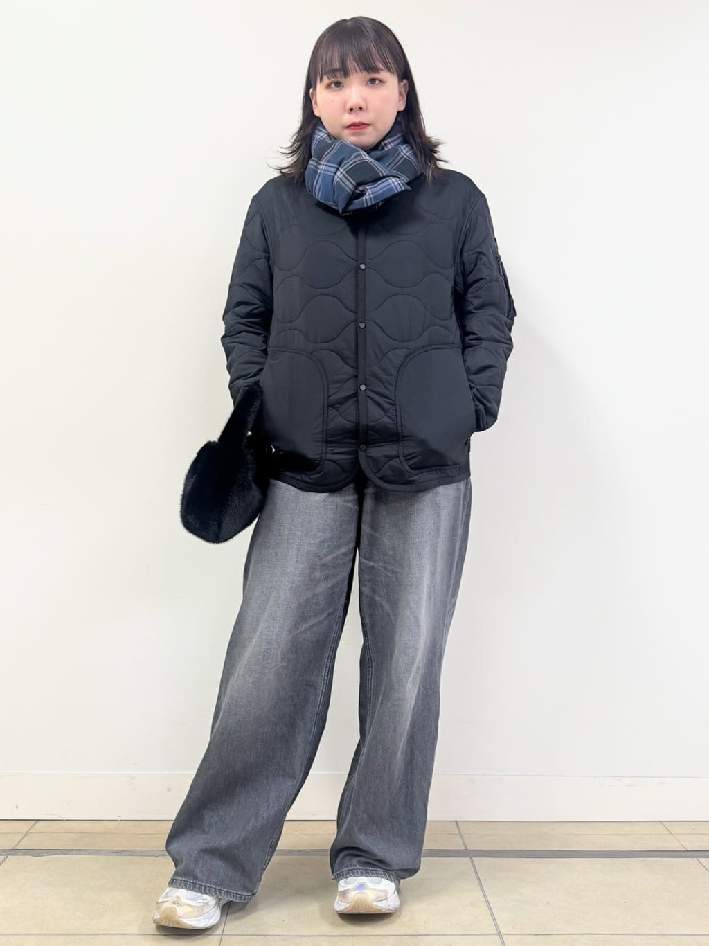 なかもとあきさんの「DRESSTERIOR｜ヴィンテージ加工ワイドデニムパンツ」を使ったコーディネート
