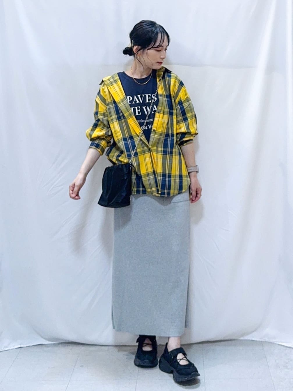 𝐇𝐢𝐫𝐨𝐦𝐢さんの「SHOO･LA･RUE｜【洗濯機可/S-LL】程よい抜け感 大人のチェックシャツ」を使ったコーディネート