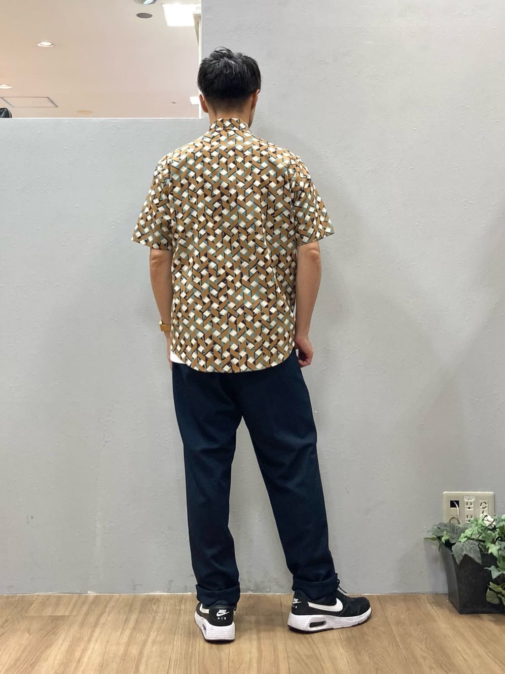 シュンさんの「TAKEO KIKUCHI｜【COOL CITY WEAR】籠目アート柄 サッカーシャツ /通気性」を使ったコーディネート